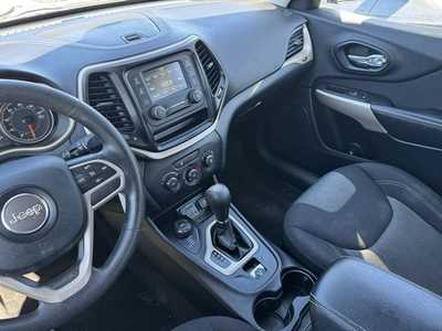 2017 Jeep Cherokee, $9990. Photo 6
