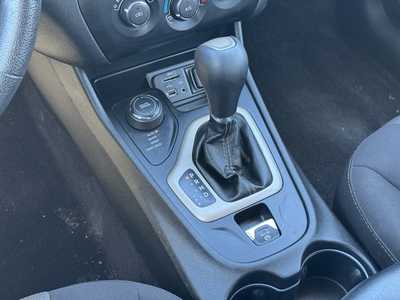 2017 Jeep Cherokee, $9990. Photo 7