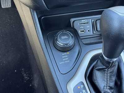 2017 Jeep Cherokee, $9990. Photo 8