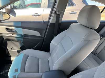2015 Chevrolet Cruze, $9590. Photo 12