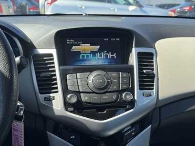 2015 Chevrolet Cruze, $9590. Photo 3