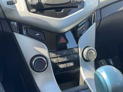 2015 Chevrolet Cruze, $9590. Photo 5