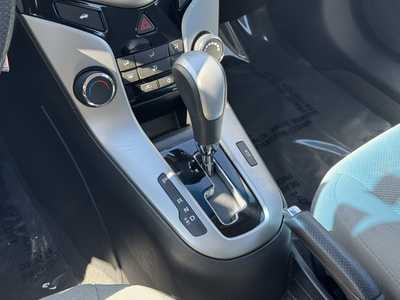 2015 Chevrolet Cruze, $9590. Photo 7