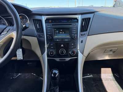 2014 Hyundai Sonata, $6490. Photo 2