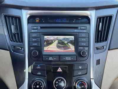 2014 Hyundai Sonata, $6490. Photo 4