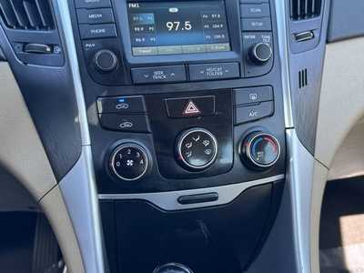 2014 Hyundai Sonata, $6490. Photo 5