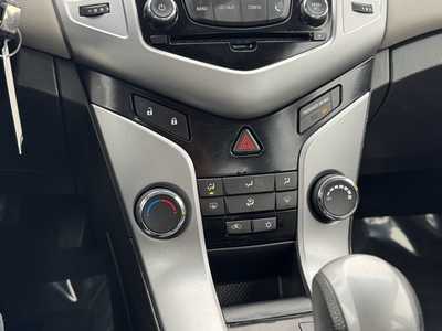 2014 Chevrolet Cruze, $5991. Photo 4