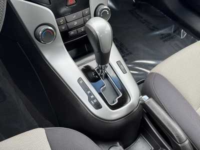 2014 Chevrolet Cruze, $5991. Photo 6
