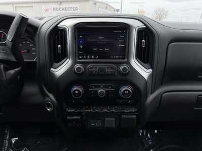 2020 Chevrolet 1500 Crew Cab, $18998. Photo 2