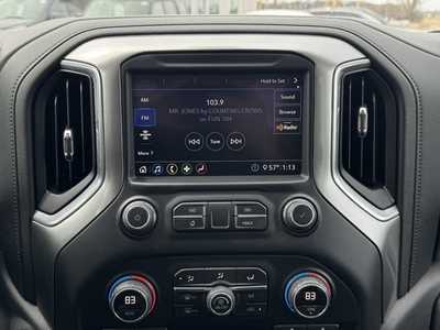 2020 Chevrolet 1500 Crew Cab, $18998. Photo 3