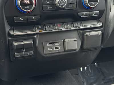 2020 Chevrolet 1500 Crew Cab, $18998. Photo 6