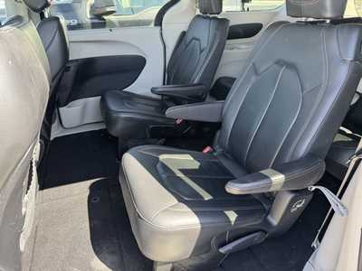 2017 Chrysler Pacifica, $9499. Photo 5