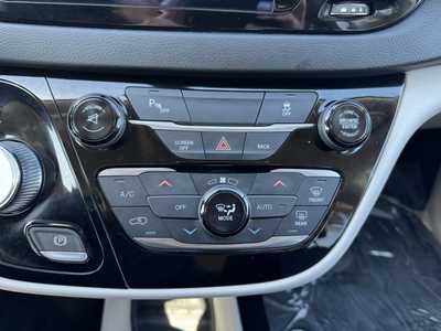 2017 Chrysler Pacifica, $9499. Photo 8
