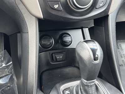 2016 Hyundai Santa Fe, $8990. Photo 5
