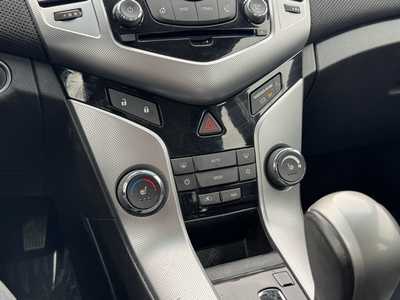 2014 Chevrolet Cruze, $9999. Photo 5