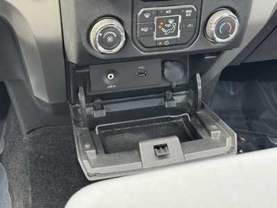 2014 Ford F150 Crew Cab, $12390. Photo 9