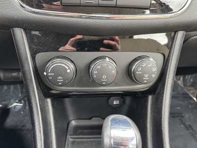 2012 Chrysler 200, $8990. Photo 6