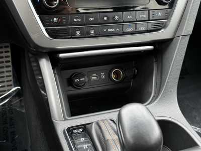 2015 Hyundai Sonata, $11990. Photo 7