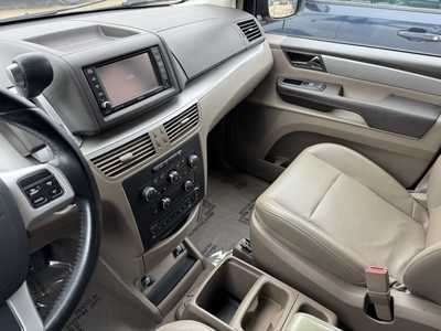 2012 Volkswagen Routan, $6990. Photo 7
