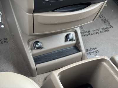 2012 Volkswagen Routan, $6990. Photo 8