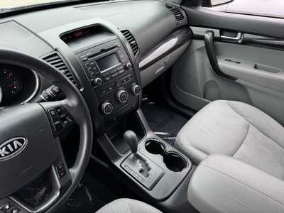 2012 Kia Sorento, $7590. Photo 4