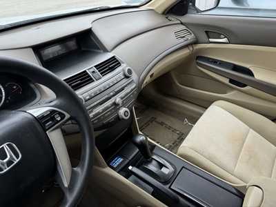 2008 Honda Accord, $5499. Photo 5