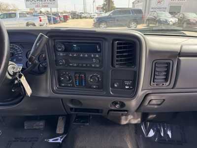 2005 Chevrolet 2500 Reg Cab, $9990. Photo 2