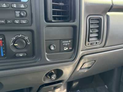 2005 Chevrolet 2500 Reg Cab, $9990. Photo 4