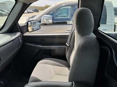 2005 Chevrolet 2500 Reg Cab, $9990. Photo 8