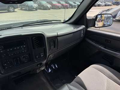 2005 Chevrolet 2500 Reg Cab, $9990. Photo 9