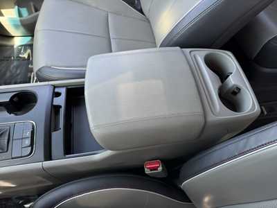 2016 Kia Sedona, $9990. Photo 11