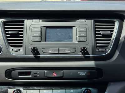 2016 Kia Sedona, $9990. Photo 3