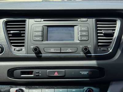 2016 Kia Sedona, $9990. Photo 4