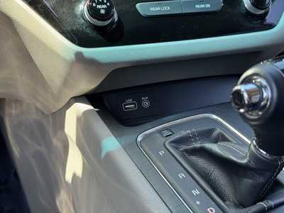 2016 Kia Sedona, $9990. Photo 6