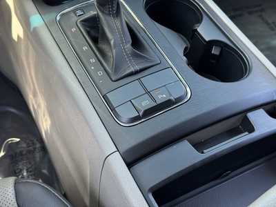 2016 Kia Sedona, $9990. Photo 9