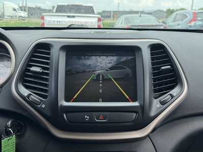 2017 Jeep Cherokee, $11598. Photo 4