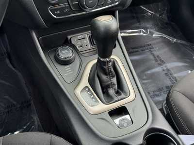 2017 Jeep Cherokee, $11598. Photo 8