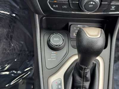 2017 Jeep Cherokee, $11598. Photo 9
