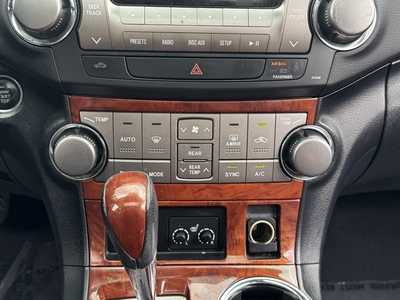 2011 Toyota Highlander, $11490. Photo 6