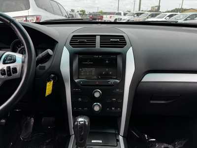 2015 Ford Explorer, $12499. Photo 2