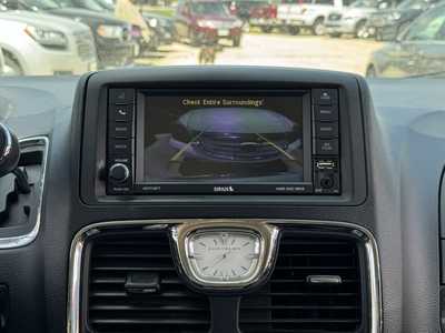 2012 Chrysler Town & Country, $4991. Photo 4