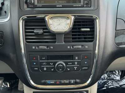 2012 Chrysler Town & Country, $4991. Photo 5