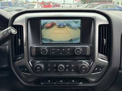 2017 Chevrolet 1500 Crew Cab, $13990. Photo 4