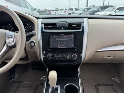 2014 Nissan Altima, $7000. Photo 2