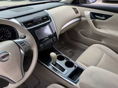 2014 Nissan Altima, $7000. Photo 6