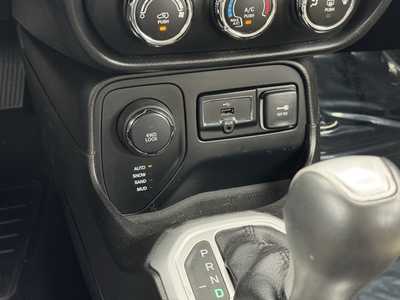 2015 Jeep Renegade, $10899. Photo 5