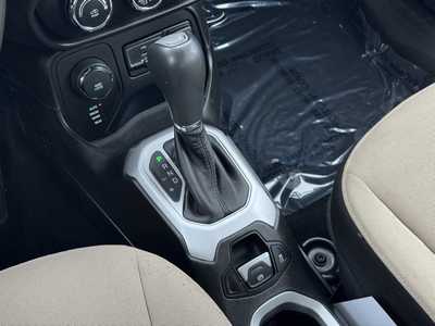 2015 Jeep Renegade, $10899. Photo 7
