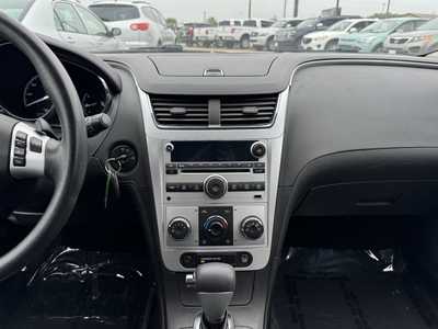 2010 Chevrolet Malibu, $6599. Photo 2