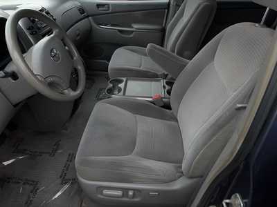 2006 Toyota Sienna, $2990. Photo 3