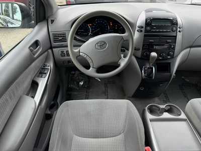 2006 Toyota Sienna, $2990. Photo 5